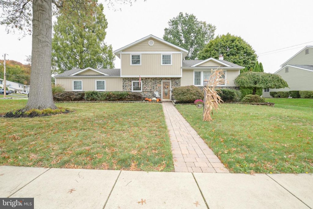 229 WALTON DR, Morrisville, PA 19067