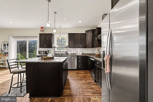 1714 TREELINE DR, Shippensburg, PA 17257