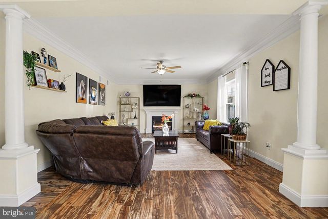 1714 TREELINE DR, Shippensburg, PA 17257