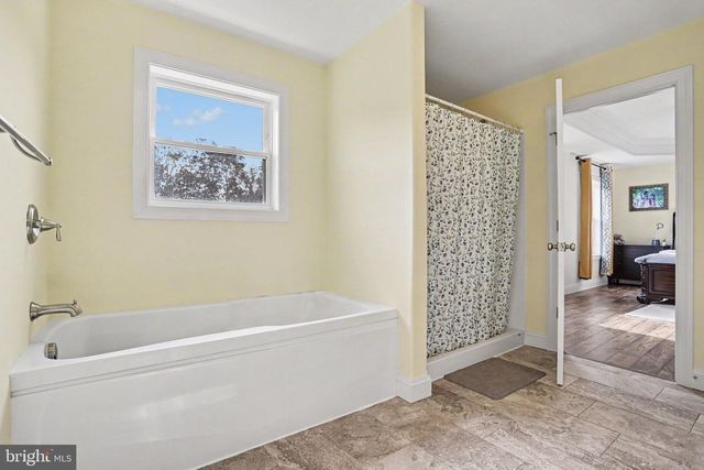1714 TREELINE DR, Shippensburg, PA 17257