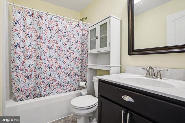 1714 TREELINE DR, Shippensburg, PA 17257