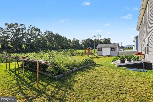 1714 TREELINE DR, Shippensburg, PA 17257