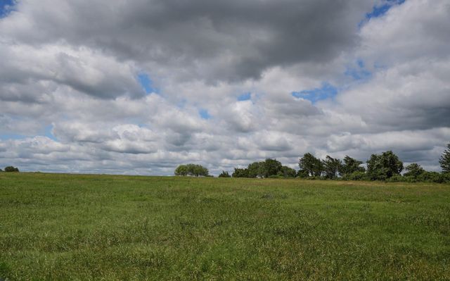 1432 S Knezek Road, Flatonia, TX 78941