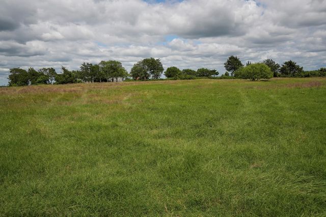 1432 S Knezek Road, Flatonia, TX 78941