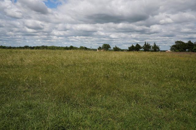 1432 S Knezek Road, Flatonia, TX 78941