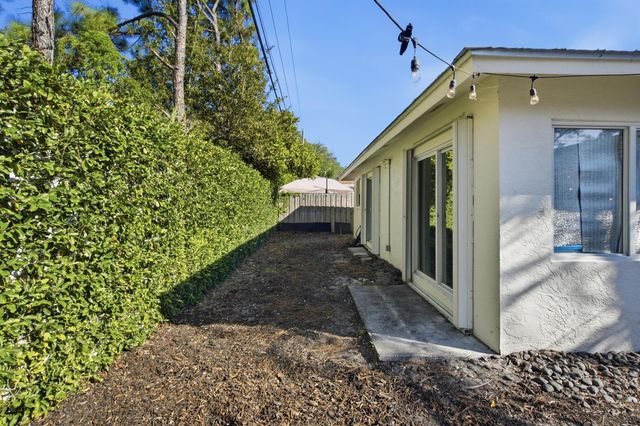 1105 Cherokee Street, Jupiter, FL 33458