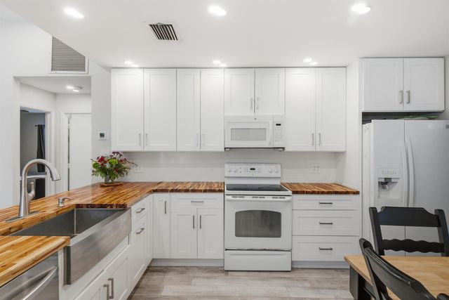 1105 Cherokee Street, Jupiter, FL 33458