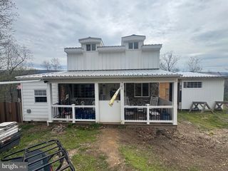 1821 BEARS LOPE LN, Great Cacapon, WV 25422