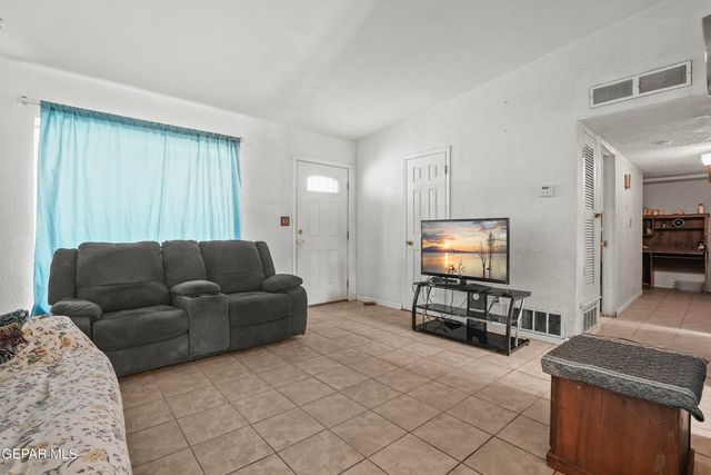 5828 BLACKHAWK Drive, El Paso, TX 79924