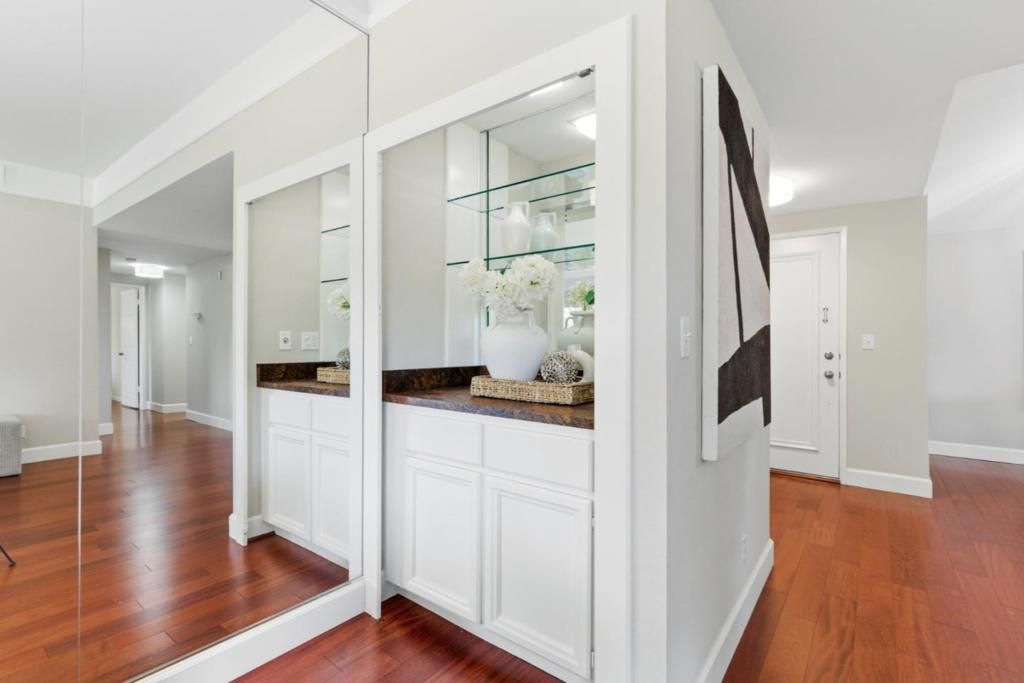 Image 14 of property listing at 1280 Sharon Park Drive 27, Menlo Park, CA 94025