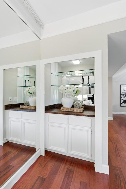 Image 15 of property listing at 1280 Sharon Park Drive 27, Menlo Park, CA 94025