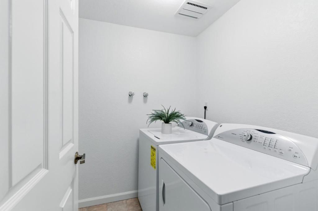 Image 33 of property listing at 1280 Sharon Park Drive 27, Menlo Park, CA 94025