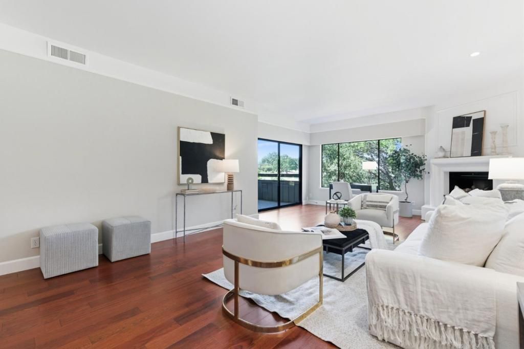 Image 4 of property listing at 1280 Sharon Park Drive 27, Menlo Park, CA 94025