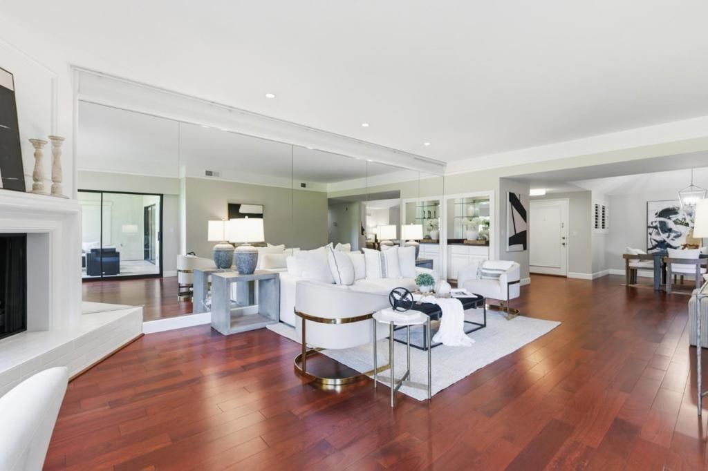 Image 6 of property listing at 1280 Sharon Park Drive 27, Menlo Park, CA 94025