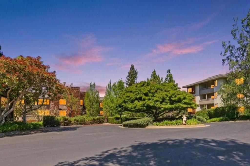 Image 69 of property listing at 1280 Sharon Park Drive 27, Menlo Park, CA 94025