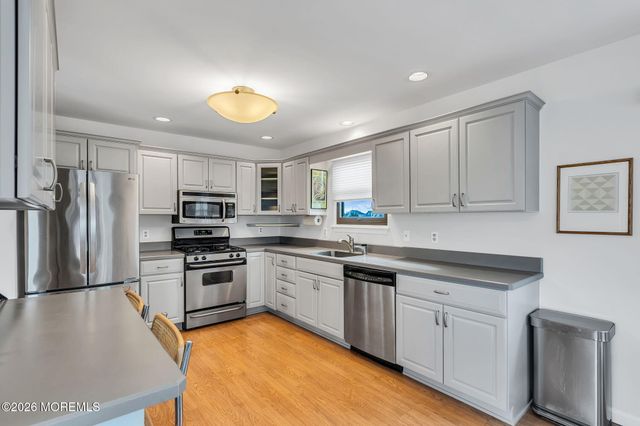 34 Cove Point Road, Toms River, NJ 08753