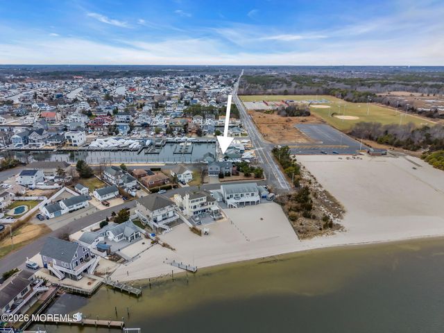 34 Cove Point Road, Toms River, NJ 08753
