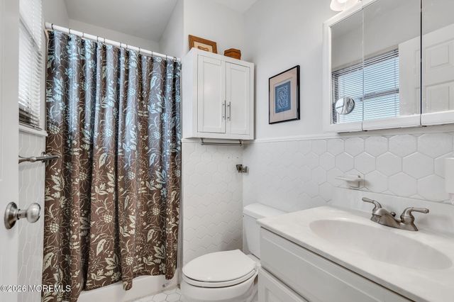 34 Cove Point Road, Toms River, NJ 08753