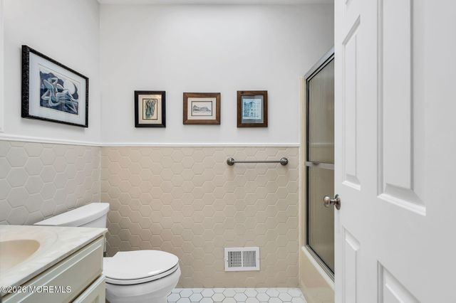 34 Cove Point Road, Toms River, NJ 08753