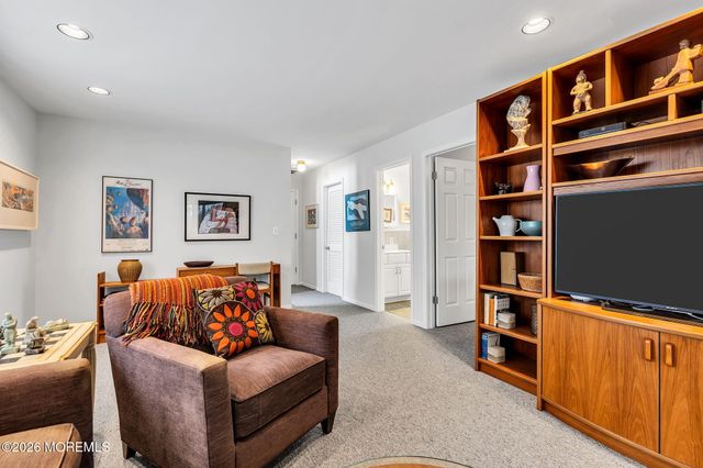 34 Cove Point Road, Toms River, NJ 08753