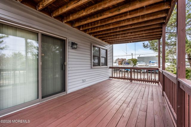 34 Cove Point Road, Toms River, NJ 08753