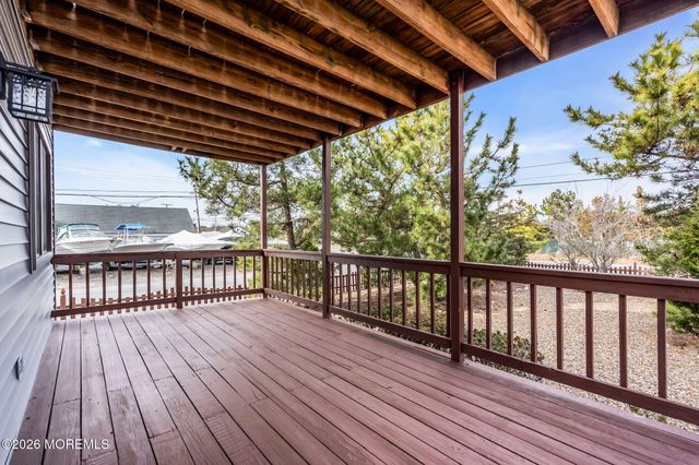 34 Cove Point Road, Toms River, NJ 08753