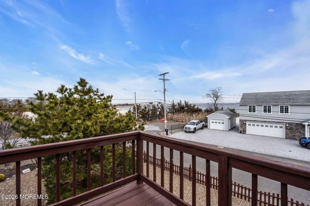 34 Cove Point Road, Toms River, NJ 08753