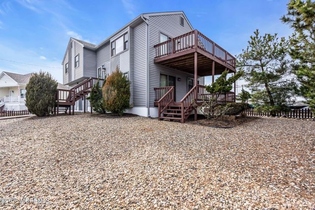 34 Cove Point Road, Toms River, NJ 08753