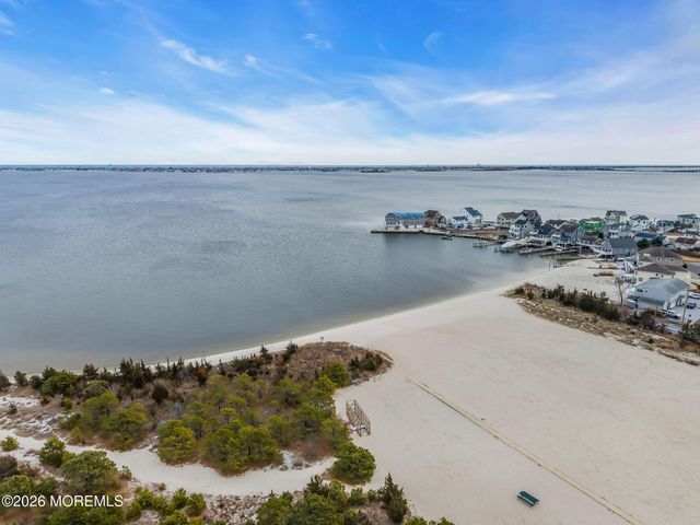 34 Cove Point Road, Toms River, NJ 08753