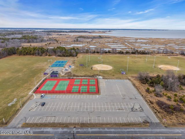 34 Cove Point Road, Toms River, NJ 08753