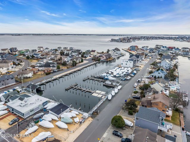 34 Cove Point Road, Toms River, NJ 08753