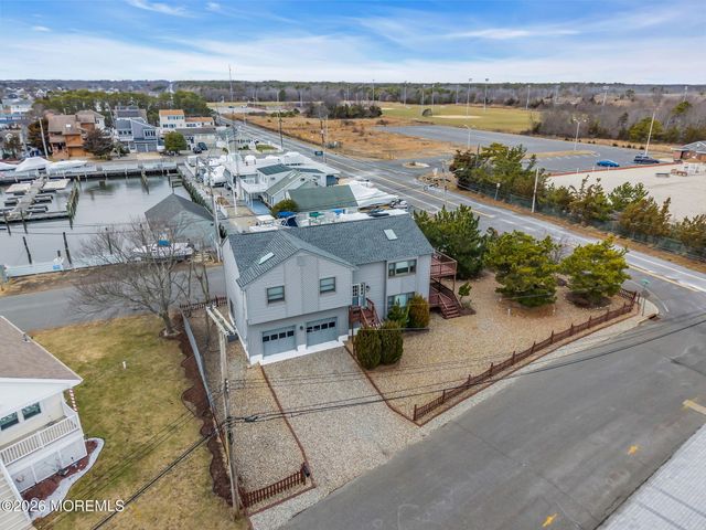 34 Cove Point Road, Toms River, NJ 08753