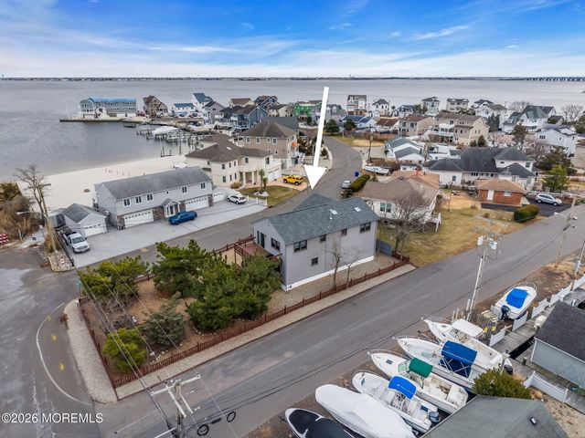 34 Cove Point Road, Toms River, NJ 08753