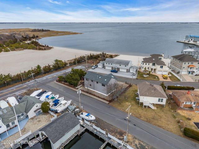 34 Cove Point Road, Toms River, NJ 08753