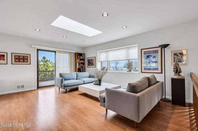 34 Cove Point Road, Toms River, NJ 08753