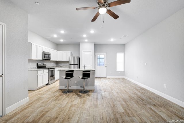7216 SAVANNAH BRKS, Live Oak, TX 78233
