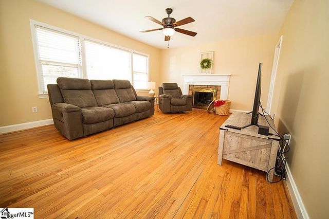 13 N Garden Circle, Greenville, SC 29615