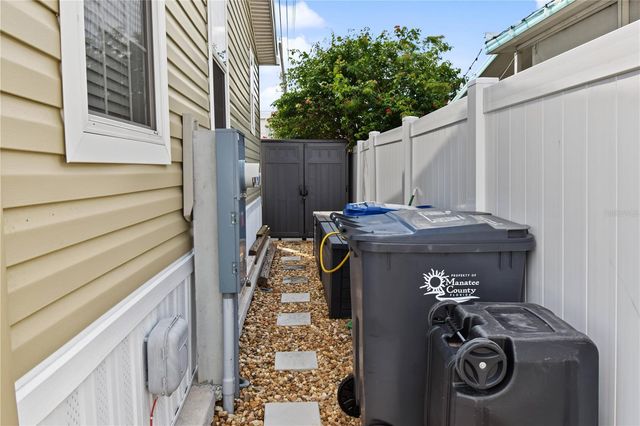 919 50TH AVENUE W, Bradenton, FL 34207