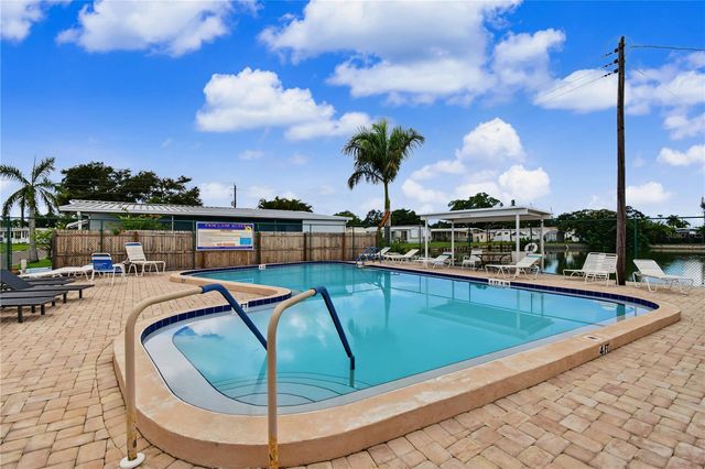 919 50TH AVENUE W, Bradenton, FL 34207