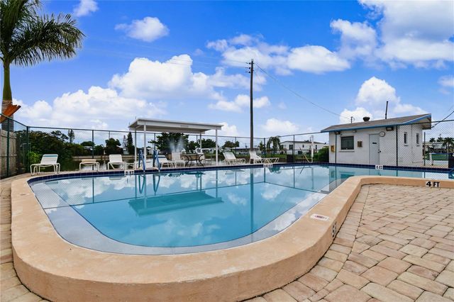 919 50TH AVENUE W, Bradenton, FL 34207