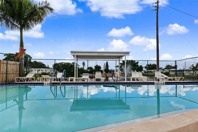 919 50TH AVENUE W, Bradenton, FL 34207