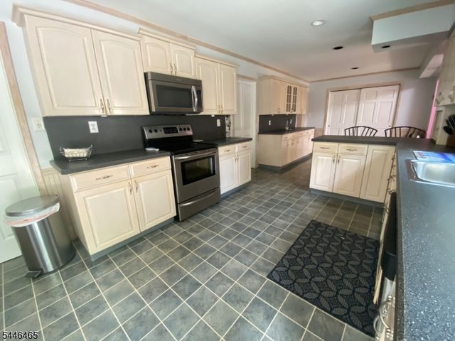 219 Berger St, Franklin Twp., NJ 08873