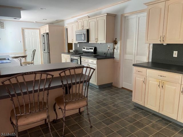 219 Berger St, Franklin Twp., NJ 08873