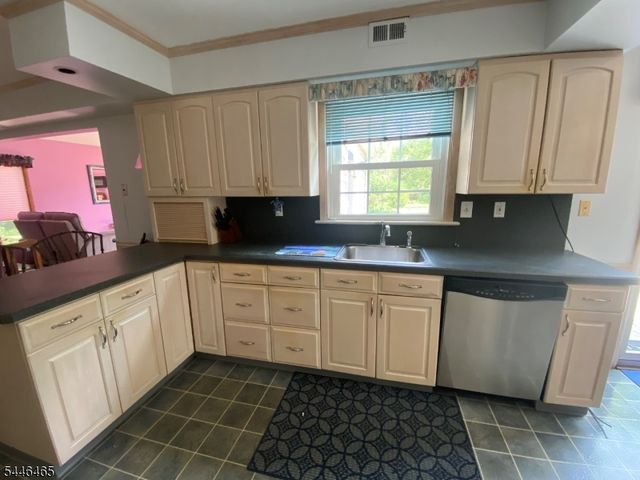 219 Berger St, Franklin Twp., NJ 08873