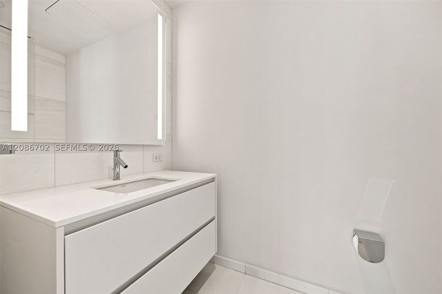 300 Biscayne Blvd Way 1106, Miami, FL 33131