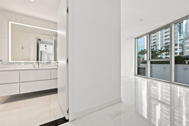 300 Biscayne Blvd Way 1106, Miami, FL 33131