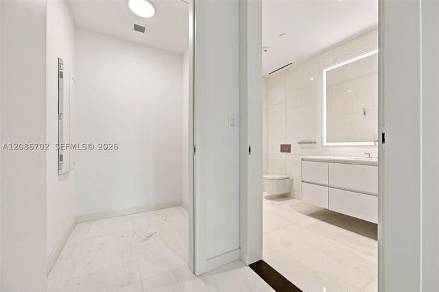 300 Biscayne Blvd Way 1106, Miami, FL 33131