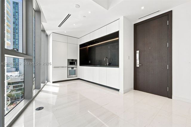 300 Biscayne Blvd Way 1106, Miami, FL 33131