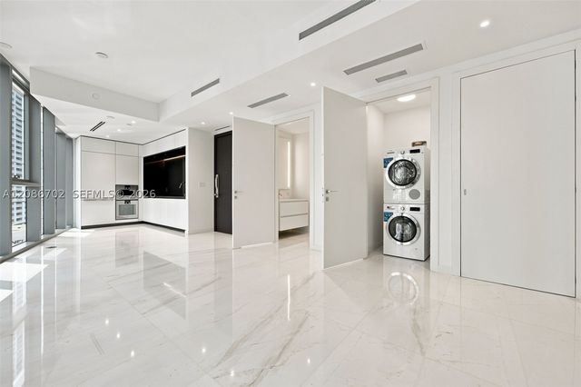 300 Biscayne Blvd Way 1106, Miami, FL 33131