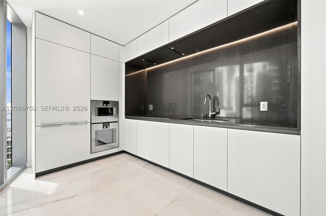 300 Biscayne Blvd Way 1106, Miami, FL 33131